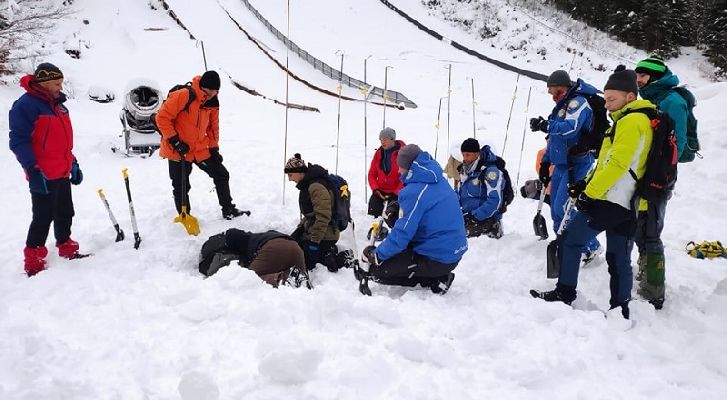 Лавинні навчання гірських рятувальників. ВІДЕО