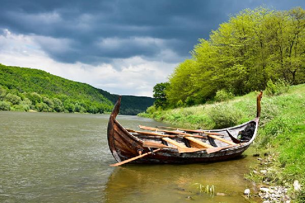 Човен вікінгів попливе Дністровським каньйоном. ФОТО